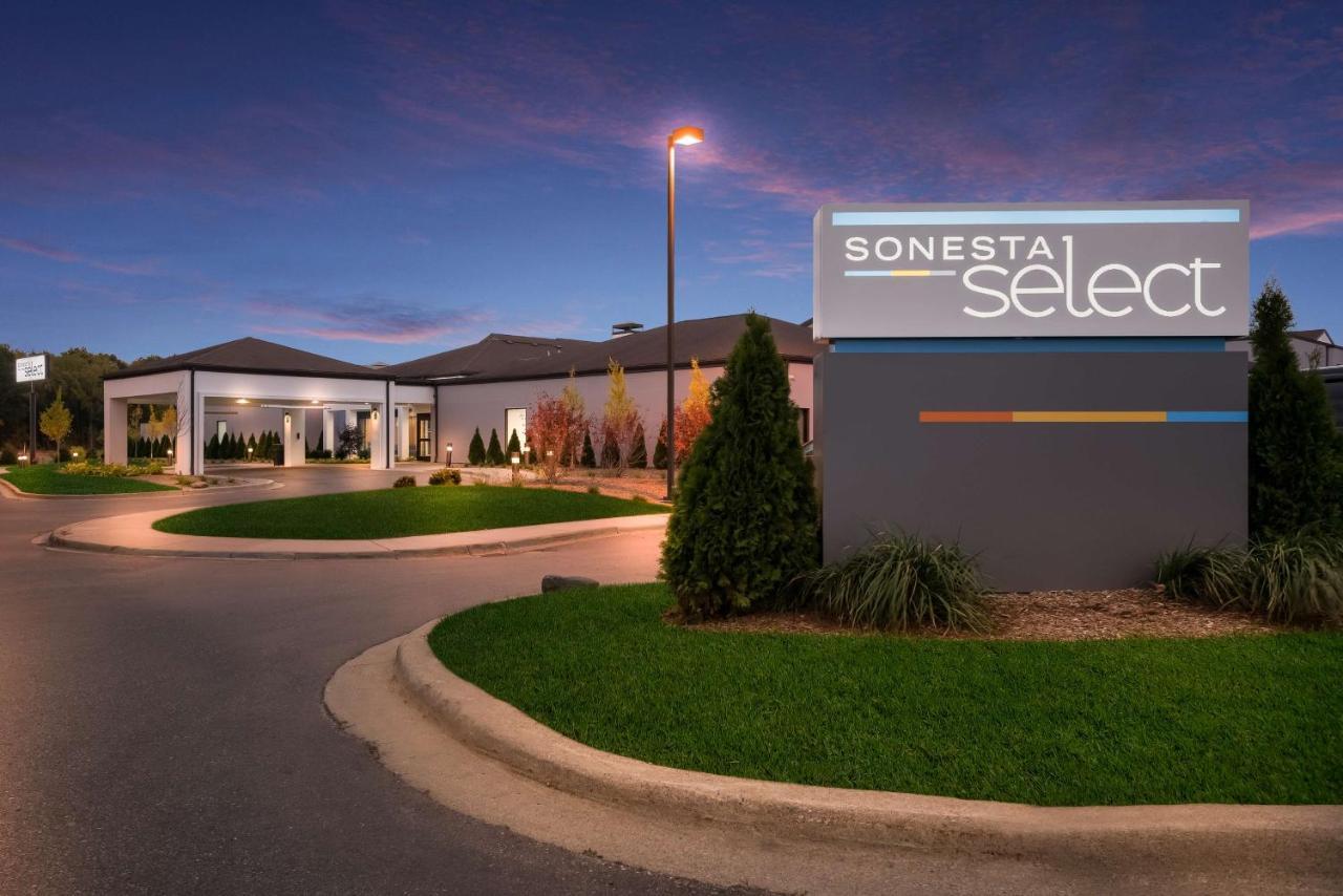 Sonesta Select Detroit Hotel 3*